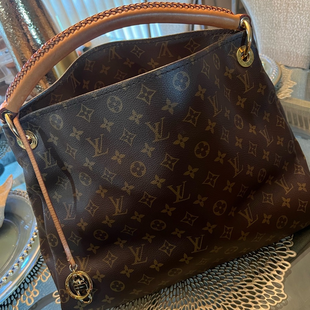 100% Authentic Louis Vuitton Artsy MM MNG